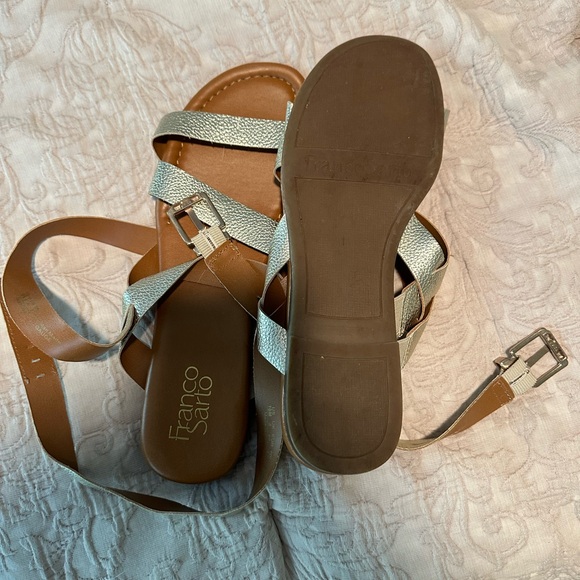 Metallic flat sandals - Picture 2 of 2